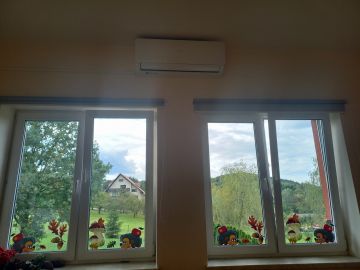 Klimatyzator w budynku Przedszkola w Łąkcie Górnej.