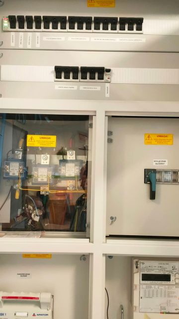 Rozdzielnia prądu w SP w Żegocinie.