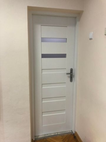 Drzwi wewnętrzne w Przedszkolu w Żegocinie.